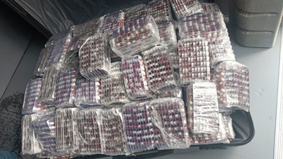 Samsunda valizler içerisinde 34 bin 650 adet sentetik ecza ele geçirildi
