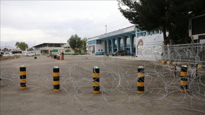 Afganistan ve Pakistan arasındaki sınır kapısı araç geçişine açıldı
