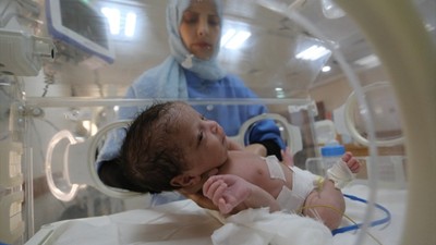 İsrail'in saldırı altındaki Gazze'de mucize: Ölen annenin karnındaki bebek kurtarıldı