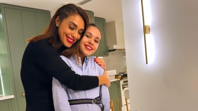 Zuhal Topal'dan bikinili poz! Gören '18'liklere taş çıkartır' dedi