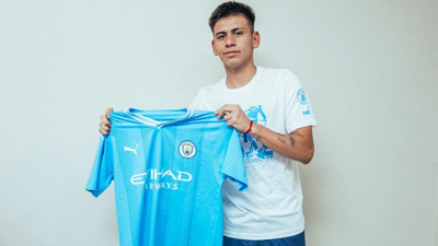 Manchester City Claudio Echeverri'yi transfer etti