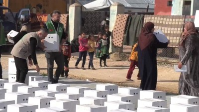 İdlib'de çadırlarda kalan Müslümanlar yardım bekliyor