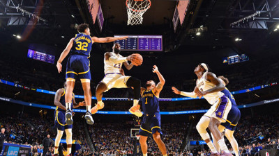 LeBron James'ten tarihi performans