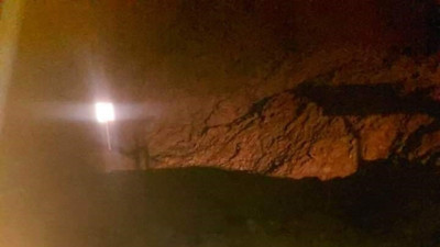 Kastamonu'da meydana gelen heyelan sonrası Cide-İnebolu yolu ulaşıma kapandı
