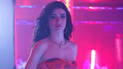 İnci Taneleri dizisinin Dilber'i Hazar Ergüçlü, hakkında yapılan eleştirilere yanıt verdi