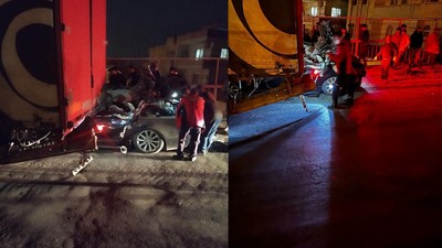 Mersin’de tırın altına giren lüks otomobil hurdaya döndü: 1 ölü