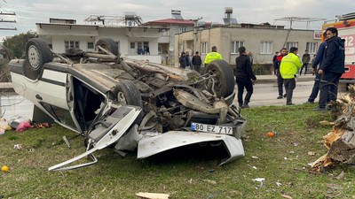 Osmaniye'de otomobilin ters döndüğü kazada 3 kişi yaralandı