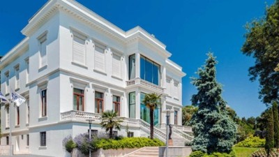 Açtığı dava sonucu Sabancıların mirasına ortak olan Sevilay Sabancı Çınar Atlı Köşk hissesini satışa çıkardı