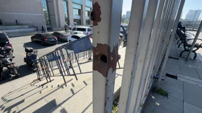 Çağlayan'daki İstanbul Adalet Sarayı'nda gerçekleştirilen hain saldırının izleri demir kapıda