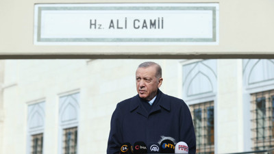 Cumhurbaşkanı Erdoğan cuma namazını Hz. Ali Camii'nde kıldı