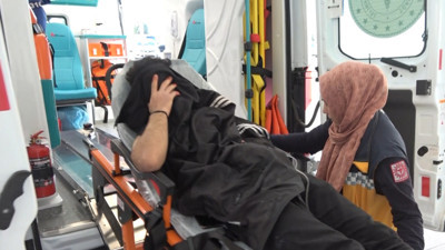 Aksaray'da yolda yürüyen 2 gence Afganistan uyruklu 6 kişiden bıçak ve kemerli saldırı
