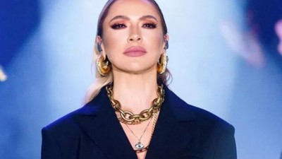Ayna karşısında poz veren Hadise yorum yağmuruna tutuldu