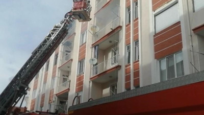 Isparta'da balkona bırakılan soba kovası yangına sebep oldu