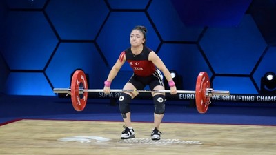 Avrupa Halter Şampiyonası'nda ilk altın madalya Cansu Bektaş'tan