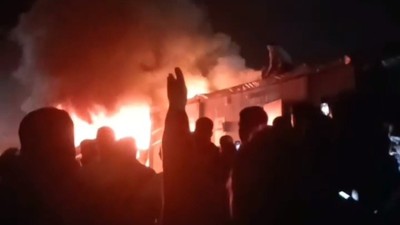 Hatay'da konteyner kentte çıkan yangın  paniğe neden oldu! Çığlıklar şehri sardı