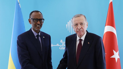 Son Dakika: Cumhurbaşkanı Erdoğan Ruanda Cumhurbaşkanı Paul Kagame ile bir araya geldi