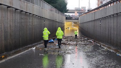 Antalya'da yaşanan sağanakta 1 kişinin hayatını kaybettiği alt geçitte felaketin izleri görüldü