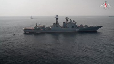 Ukrayna duyurdu: Rusya'ya ait büyük çıkarma gemisini imha ettik
