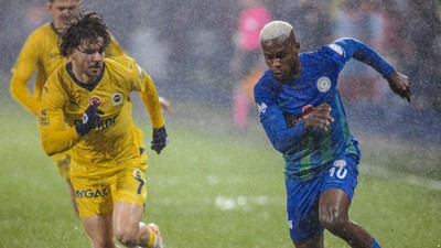 Fenerbahçe, bozuk bir zeminde Çaykur Rizespor'a karşı 1-0'dan geri döndü