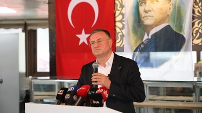 Adaylığı kesinleşen Lütfü Savaş ilk mitinginde Gökhan Zan ve Haluk Levent'i hedef aldı