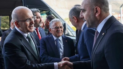 Hazine ve Maliye Bakanı Şimşek Kayseri'de iş insanlarıyla bir araya geldi