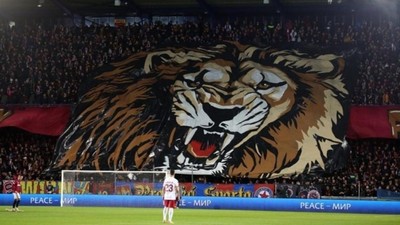 Sparta Prag taraftarından skandal pankart