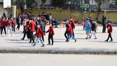 Adana'da okulun yanı başında yapılan yıkım öğrencileri korkuttu