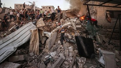 İsrail, Gazze Şeridi'ndeki Nuseyrat Mülteci Kampı'nı vurdu
