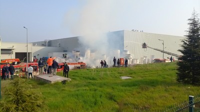 Manisa'da bir fabrikada çıkan yangına müdahale edildi