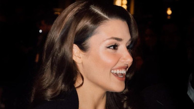 Paris'te Balmain defilesine katılan Hande Erçel güzelliğiyle büyüledi