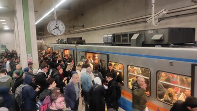 İstanbul'un normali... Yenikapı-Kirazlı metro hattında arıza meydana geldi! İşçiler yolda kaldı