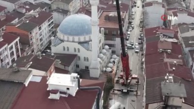 Esenyurt'ta caminin kopan minaresi eve girdi! O anlar görüntülendi