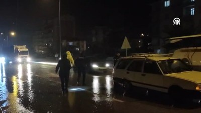 Çorum-Ankara kara yolunda bozulan otomobil bekçilerin yardımıyla çekildi