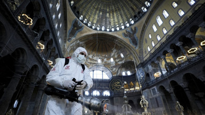 Ayasofya-i Kebir Cami-i Şerifi'nde Ramazan temizliği yapıldı! Gül kokusu her yeri sardı