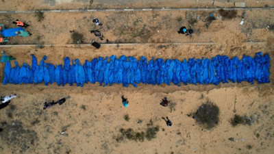 İsrail Filistinlilerin toplu mezarlığını bombaladı