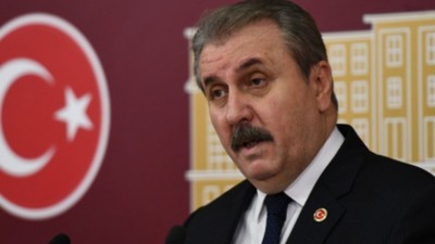 Son Dakika: BBP Genel Başkanı Destici'nin de içinde olduğu araç kaza yaptı