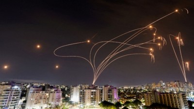 Hizbullah, İsrail'e çok sayıda füze ile saldırdı