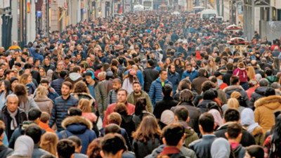 TÜİK'ten 'Kadınlar Günü'ne özel: Türkiye nüfusunun yüzde 49,9'unu kadınlar, 50,1'ini erkekler oluşturdu