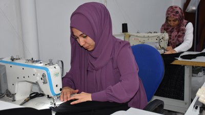 Eşini kaybeden 3 çocuk annesi, evinde başladığı işini geliştirerek kendi mağazasını kurdu