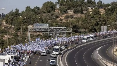 Gazze'deki İsrailli esirlerin yakınları Tel Aviv-Kudüs otoyolunu kapattı