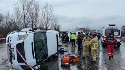 Bartın'da feci kaza! İşçi servisleri çarpıştı: 1 kişi öldü, 27 kişi yaralandı