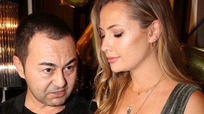 Serdar Ortaç ve eski eşi Chloe'nın düğün davetiyeleri bit pazarında ortaya çıktı