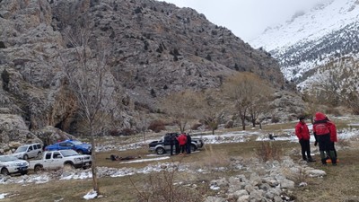 Aladağlar'da kar kütlesi altında kalan dağcı hayatını kaybetti