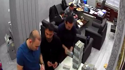 Kılıçdaroğlu'nun intikamı! İmamoğlu'nun danışmanı ve CHP teşkilatından birkaç ismin paralardan kule yaptığı görüntüler sızdırıldı