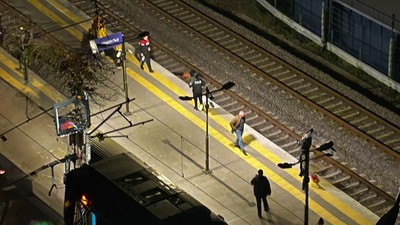 Marmaray'da bir kişi raylara atlayarak intihar etti