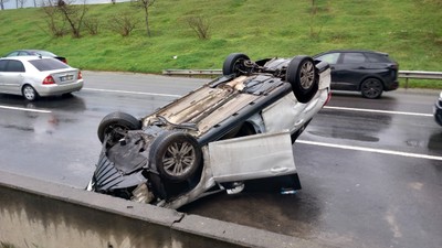 Tekirdağ'da bir otomobilin takla attığı kazada 3 polis memuru emniyet kemeri sayesinde kurtuldu