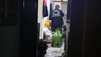 İzmir'de sır cinayet! Komşular çığlık sesine koştu