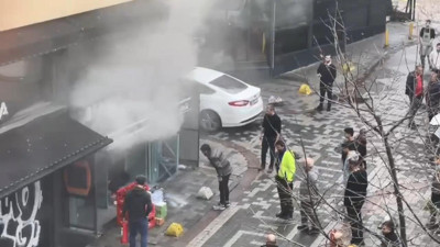 Kadıköy'de iş yerinde çıkan yangın maddi hasara neden oldu