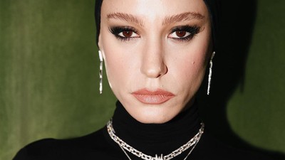 Serenay Sarıkaya'nın yeni tarzı olay oldu! 'Kızılcık Şerbeti'ne mi girecek?'