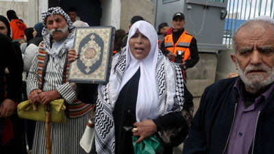 İsrail Ramazan ayının ilk cuma namazında Mescid-i Aksa'da kısıtlamalar getirdi